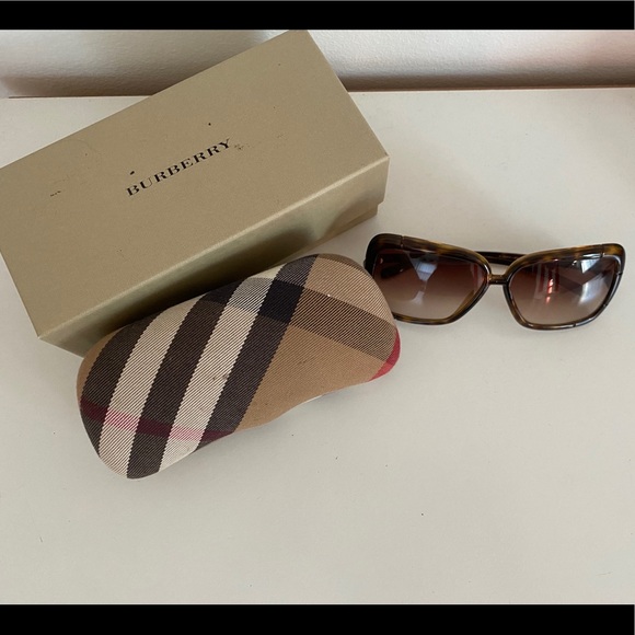 Burberry Sunglasses (make me an offer) - Picture 1 of 9